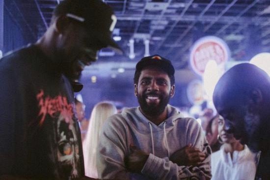 卡瓦哈尔不满阿诺德回防，手势示不满