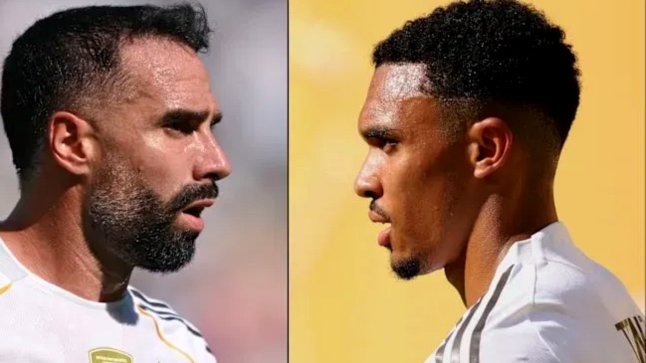 卡瓦哈尔不满阿诺德回防不积极，用手指做走路动作表示抱怨