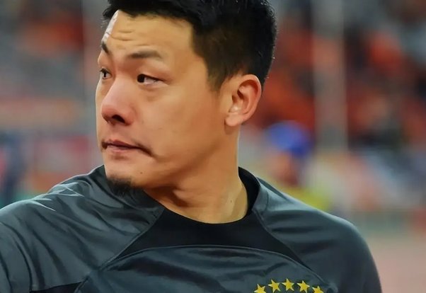 中超：浙江4-1泰山，李小恒、程进破门，王大雷染黄