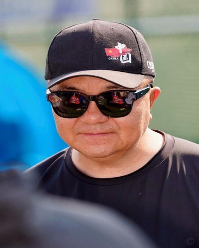 董路与小将们的合作与挑战