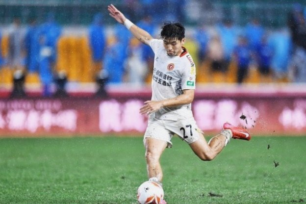 官方：辽宁铁人球员姆本扎当选中超联赛第13轮最佳球员