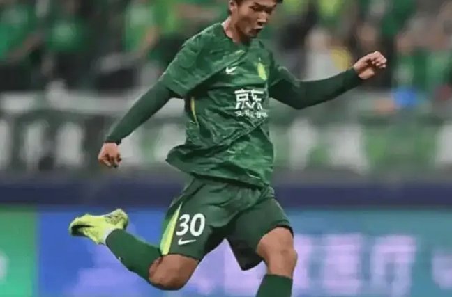 长发背后藏着儿子的自闭症